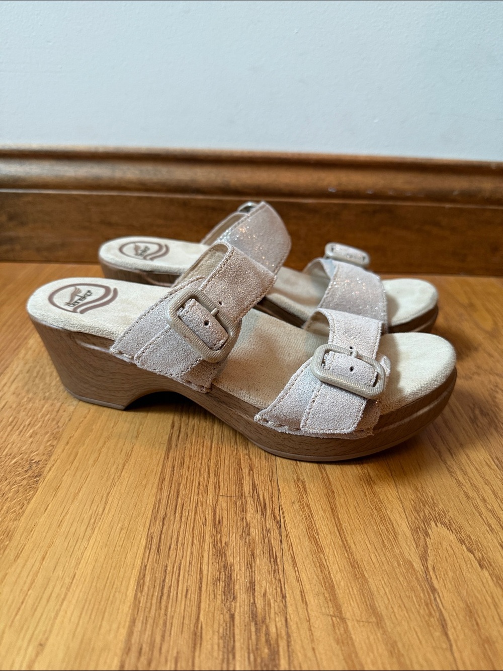 Dansko Sophie Champagne Shimmer Leather Sandals Adjustable EU 37 US 6.5-7 - Picture 4 of 12